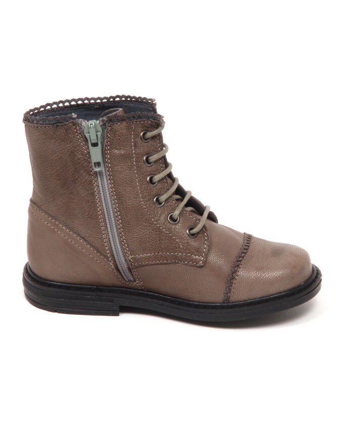vintage-boot-in-taupe-color