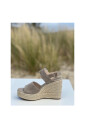 sandales-compensees-en-daim