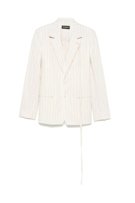 white-buttoned-jacket-with-pockets