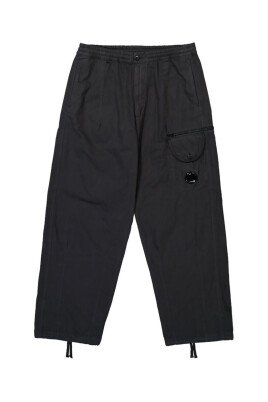black-cargo-pants-with-elastic-waist