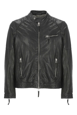 black-leather-jacket-with-zip-pockets