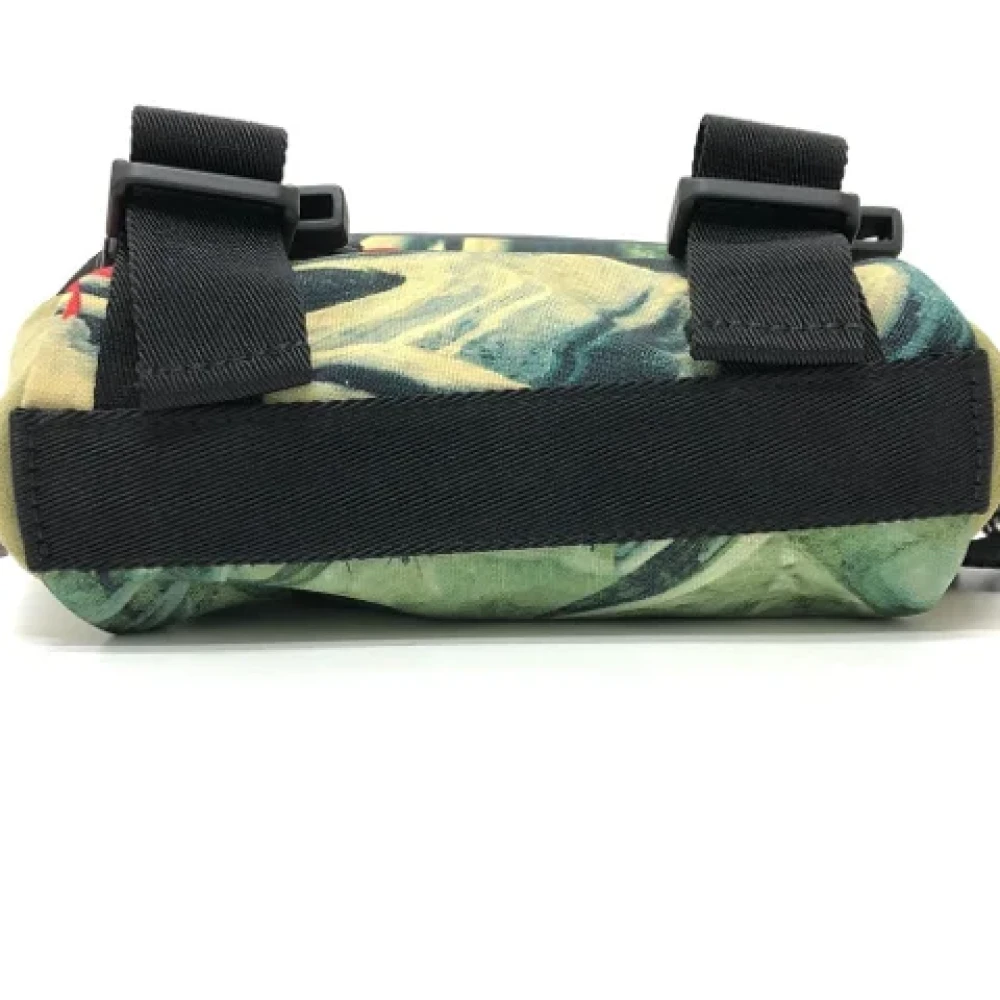Valentino Vintage Pre-owned Fabric shoulder-bags Green Dames