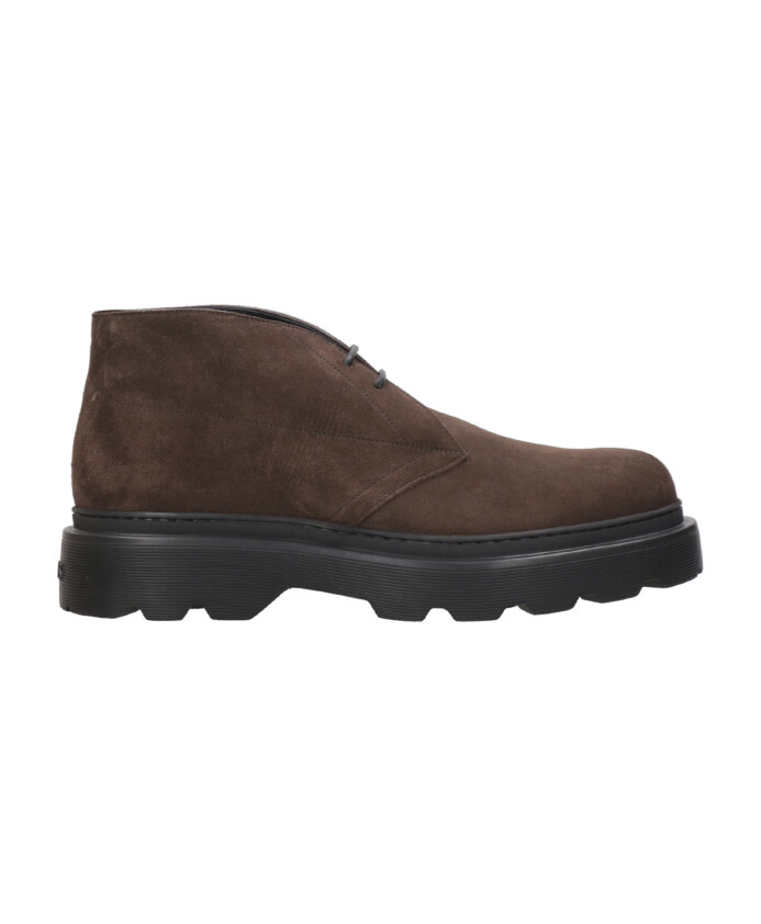 bottines-en-daim-a-lacets