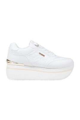 sneakers-plateforme-modernes-avec-inserts-metalliques