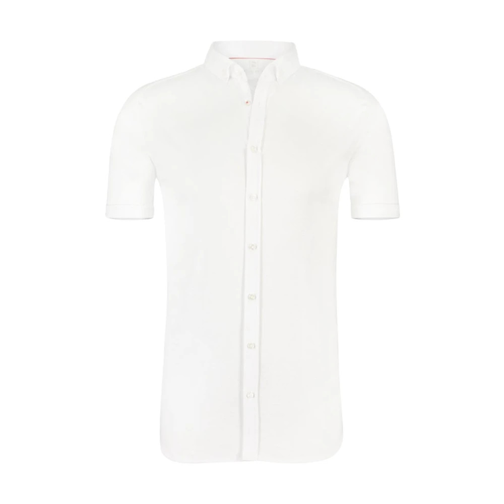 Moderne kortermet skjorte hvit