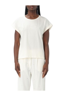 embroidered-logo-tee