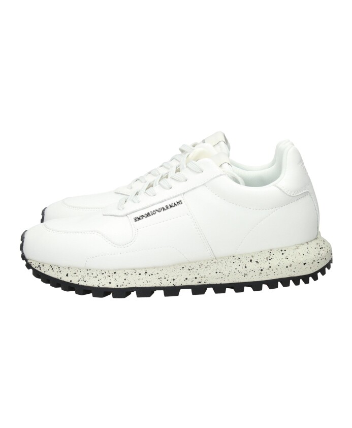white-sneakers-with-cotton-laces