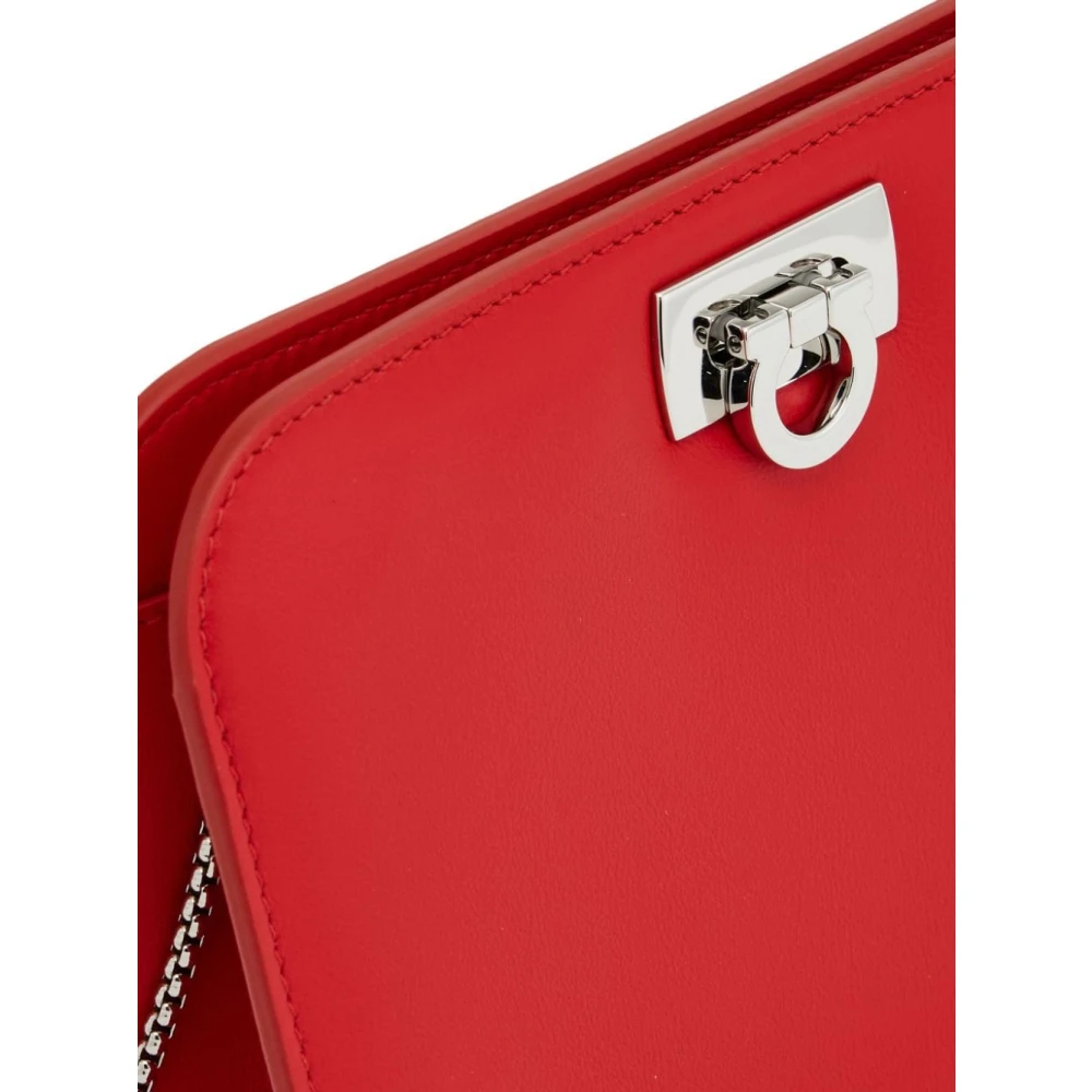 Salvatore Ferragamo Rode gladleren clutch met zilveren hardware en afneembare kettingriem Red Dames