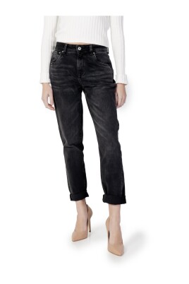 black-cuffed-hem-boyfriend-jeans
