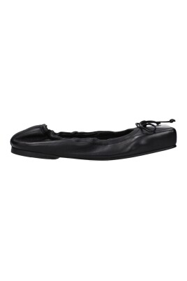 black-leather-ballet-flats-with-square-toe