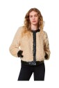 veste-en-fausse-fourrure-avec-texture-astrakan