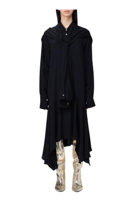 elegante-robe-en-soie-a-ourlet-asymetrique
