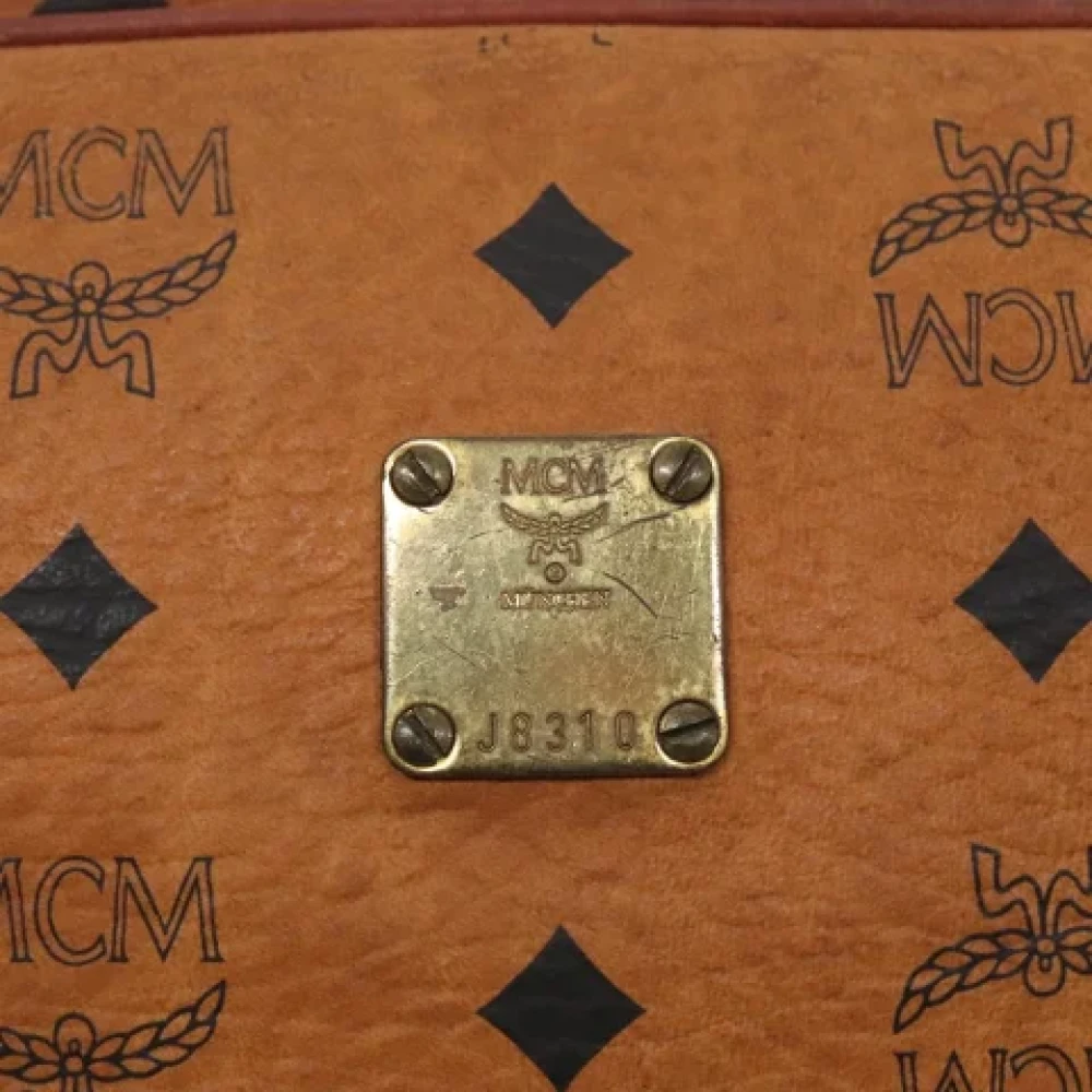 MCM Pre-owned Leather clutches Brown Dames