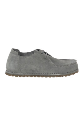 chaussures-plates-en-daim-gris-semelle-en-caoutchouc