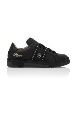 casual-sneakers-in-black-and-white