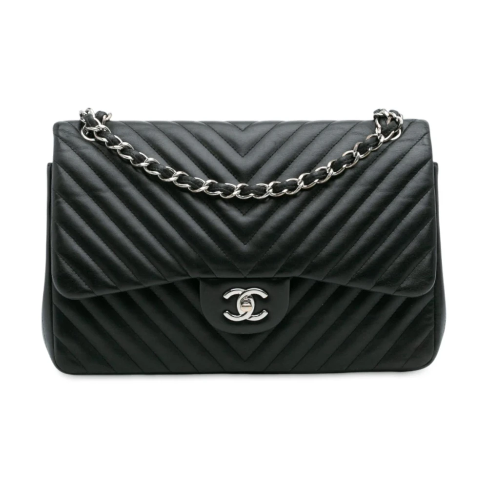 Chanel Vintage Women's Black Pre-Owned Flap Shoulder Bag