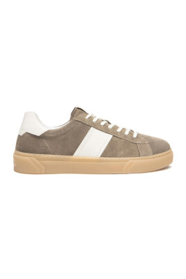 grey-sneakers-with-cassetta