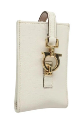 pre-owned-leather-pouches