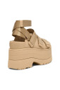 sandales-beiges-avec-fermeture-a-scratch