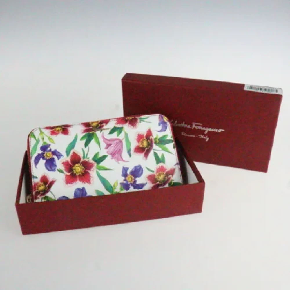Salvatore Ferragamo Pre-owned Leather wallets Multicolor Dames