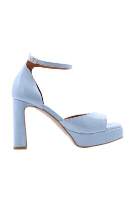 collie-sandal