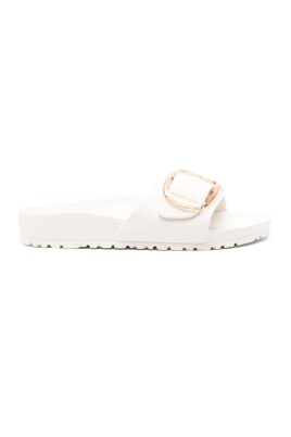 hvide-sandaler-til-sommeroutfits