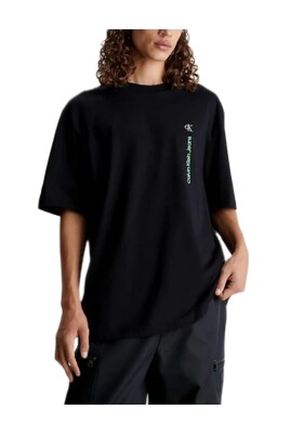 minimalist-vertical-t-shirt