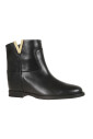 bottines-noires-avec-plaque-doree