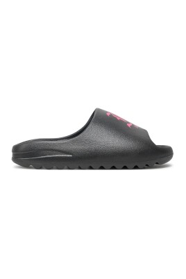 black-flip-flops-and-sliders