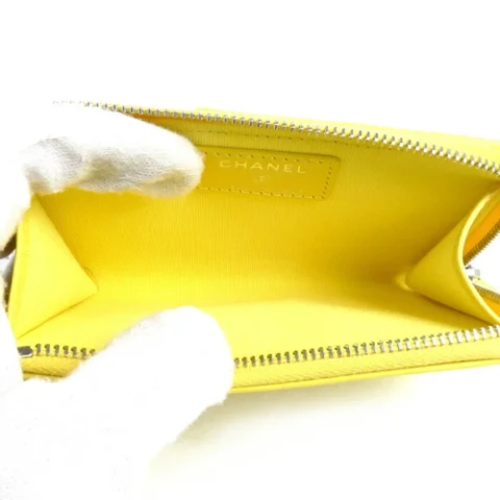 Chanel Vintage Pre-owned Leather home-office Yellow Dames