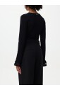 pull-noir-a-col-en-v-avec-poignets-decoupes-au-laser