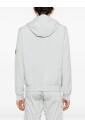 veste-a-capuche-avec-tissu-shell-r-et-lunettes