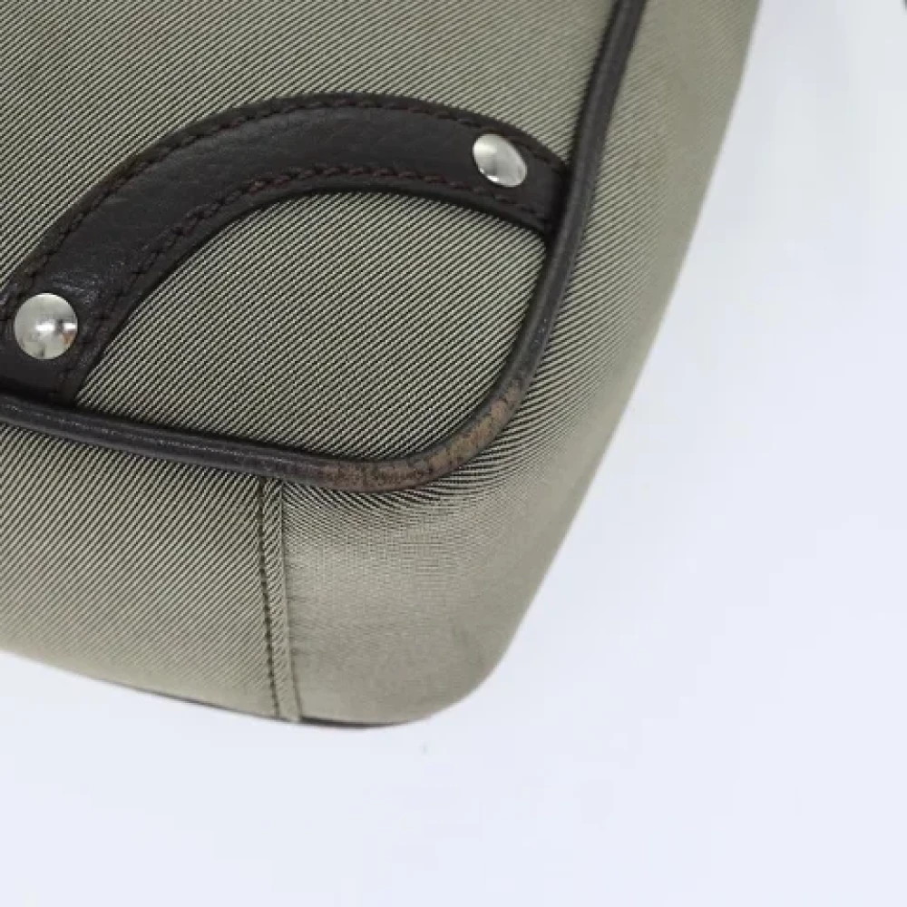 Burberry Vintage Pre-owned Nylon shoulder-bags Gray Dames