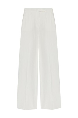 white-trousers-with-pockets
