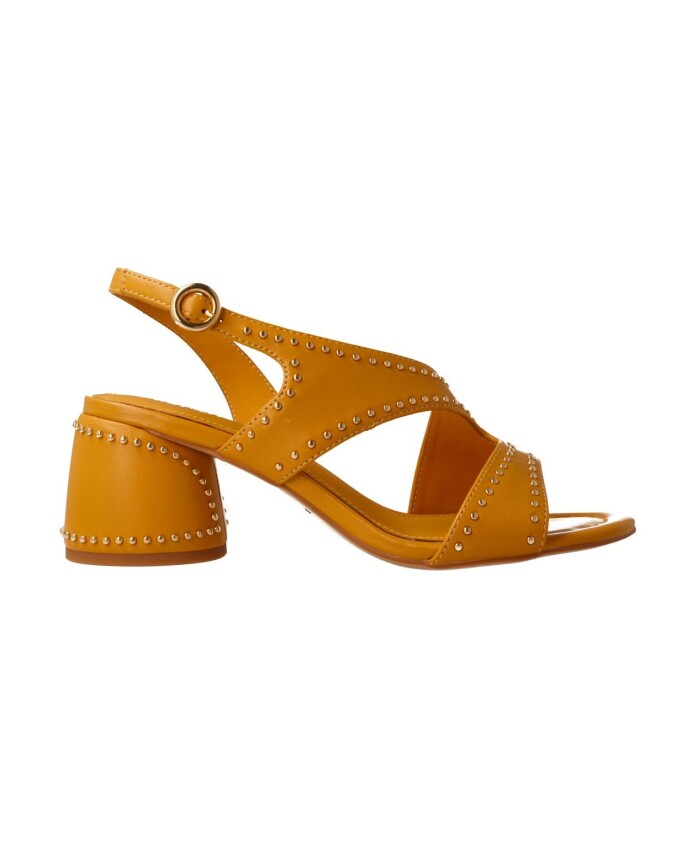 sandales-en-cuir-jaune-avec-clous-dores