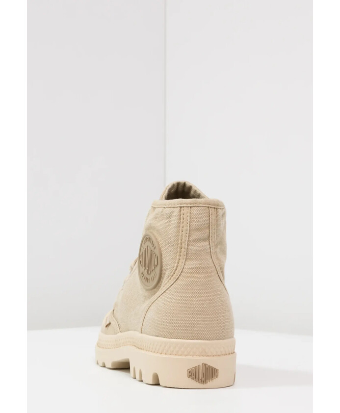 bottine-en-toile-avec-style-outdoor