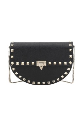 black-rockstud-chain-bag