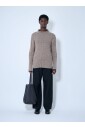 pull-en-coton-texture-a-col-montant