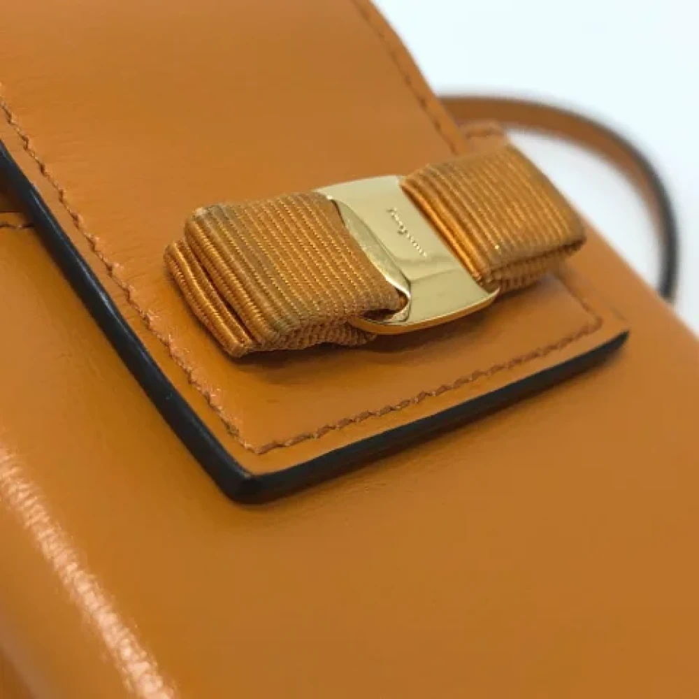 Salvatore Ferragamo Pre-owned Leather shoulder-bags Orange Dames