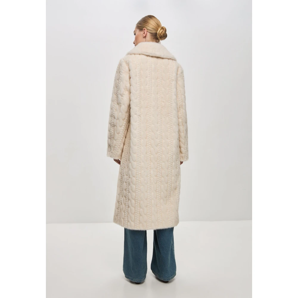 Cesare Gaspari Elegante Roomwitte Kabelgebreide Nepbontjas Hildi Beige Dames