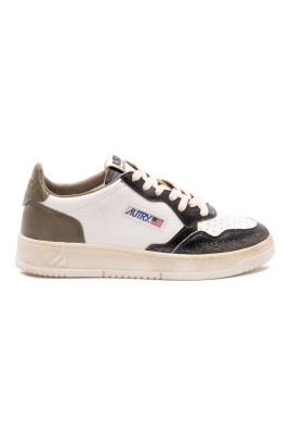baskets-bicolores-a-lacets-bas