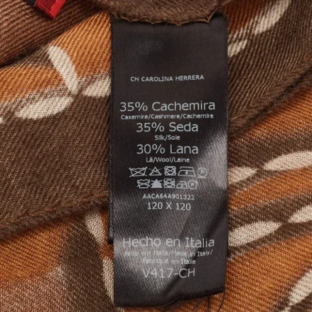 Carolina Herrera Pre-owned Fabric scarves Brown Dames