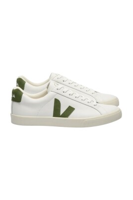 white-sneakers-eco-friendly-style-comfort