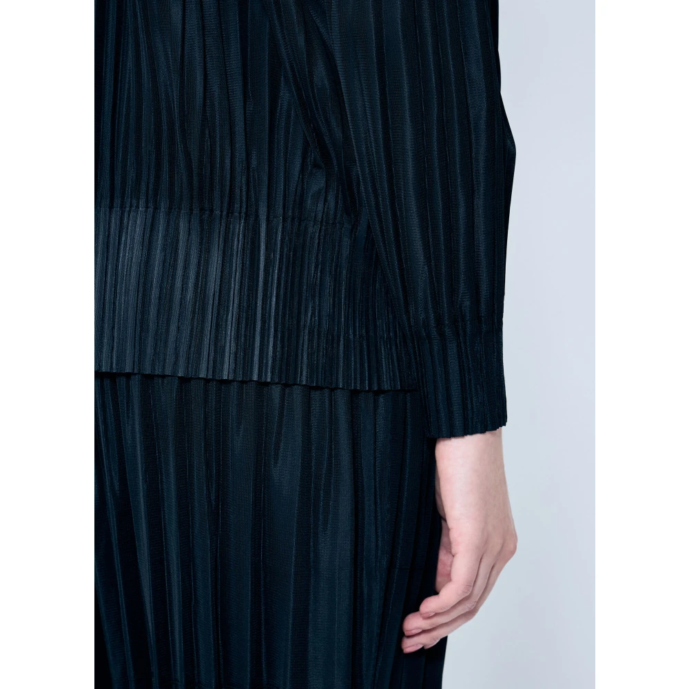 Issey Miyake Geplooide Hoodie met rits Black Dames