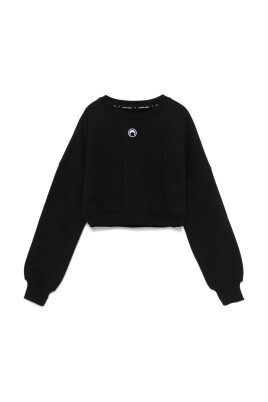 black-sweater-with-true-to-size-fit
