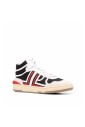 baskets-montantes-avec-details-en-daim