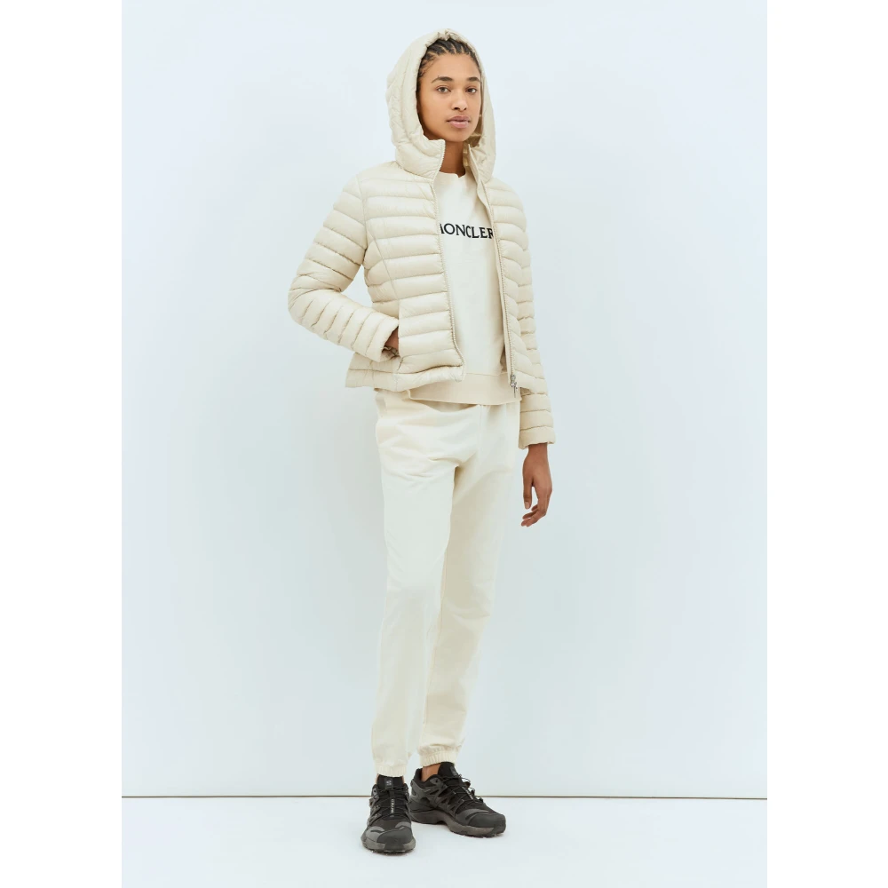 Moncler Gewatteerde Korte Donsjas met Capuchon Beige Dames
