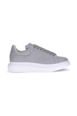 logo-platform-sneakers