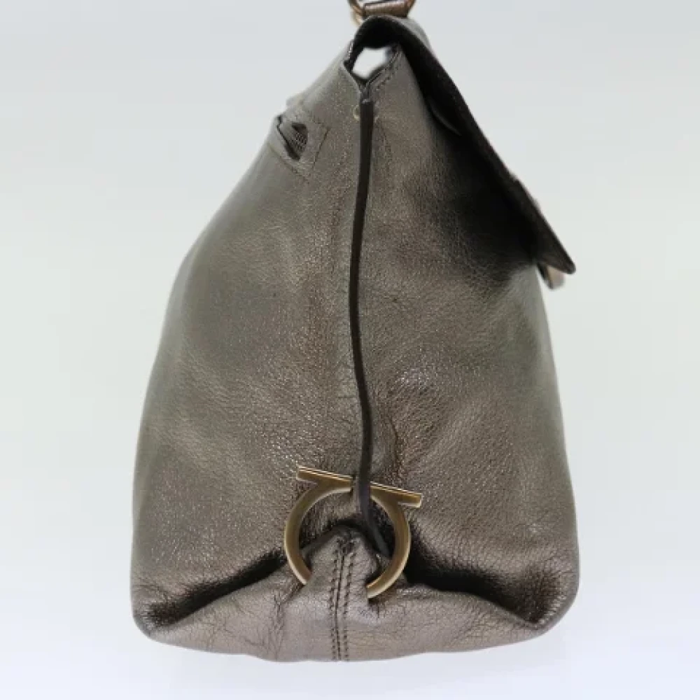 Salvatore Ferragamo Pre-owned Leather handbags Gray Dames