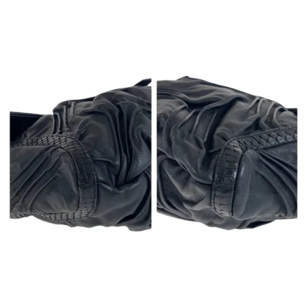 Bvlgari Vintage Pre-owned Leather shoulder-bags Black Dames